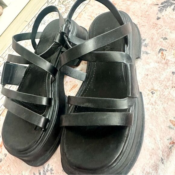Chunky black sandals - Picture 2 of 4